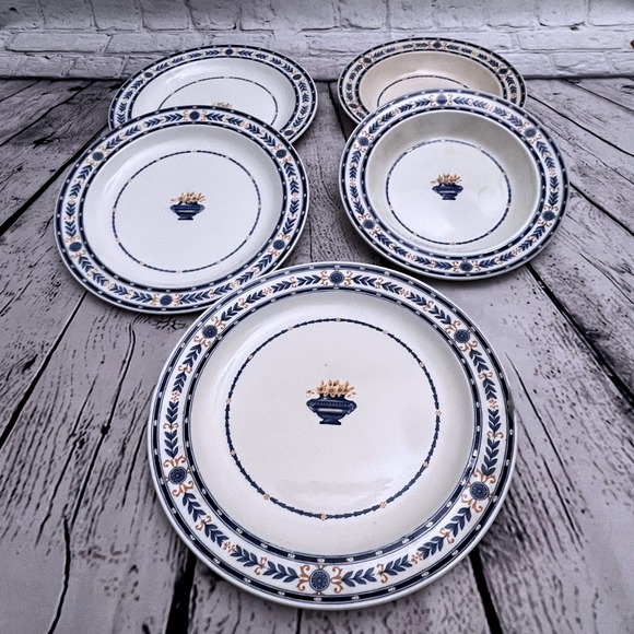 Wedgwood Blue Laurel The Etruria Set of 6 Plates Blue & Beige English Dinnerware - Picture 1 of 13